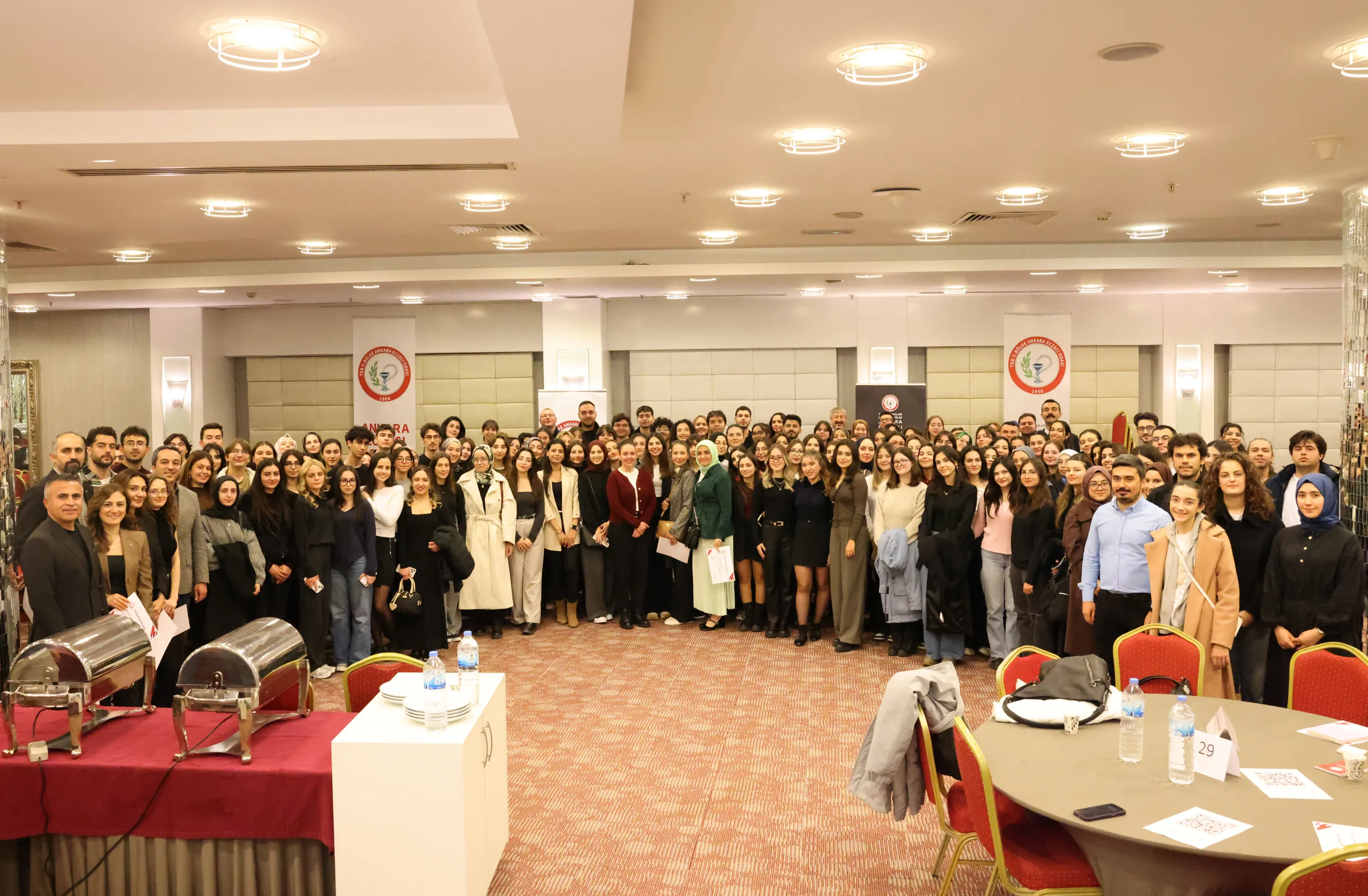 Geleceğin Eczacılarına Yön Veren Kariyer Zirvesi Düzenlendi