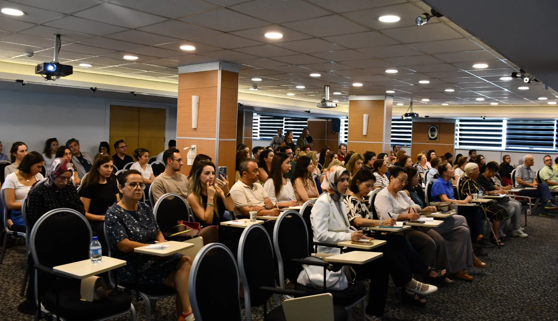 Tıbbi Kenevir İçeren Ürünlerin Tedavi Potansiyeli ve Olası Sorunlar Eğitimi Düzenlendi