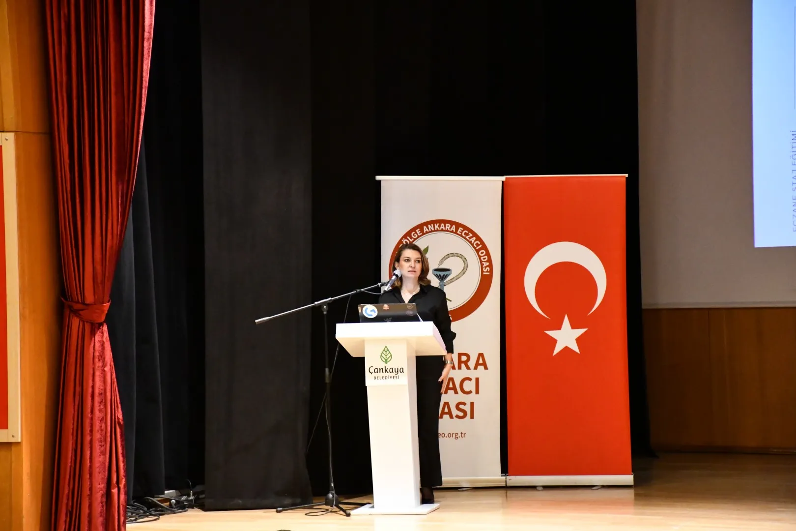 Eczane Staj Eğitimi Düzenlendi