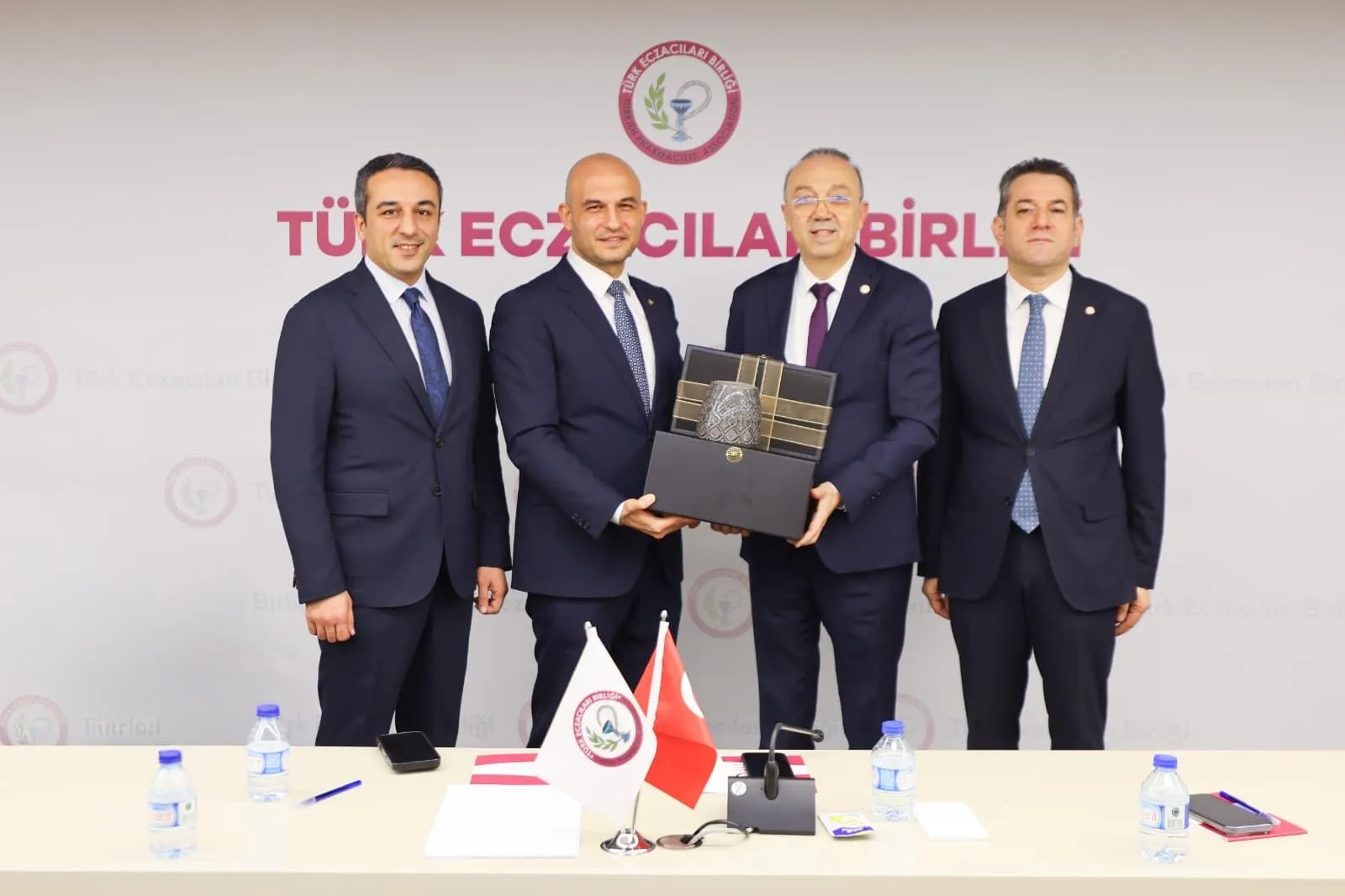 Oda Yöneticilerimiz Türk Eczacıları Birliği’ni Ziyaret Etti