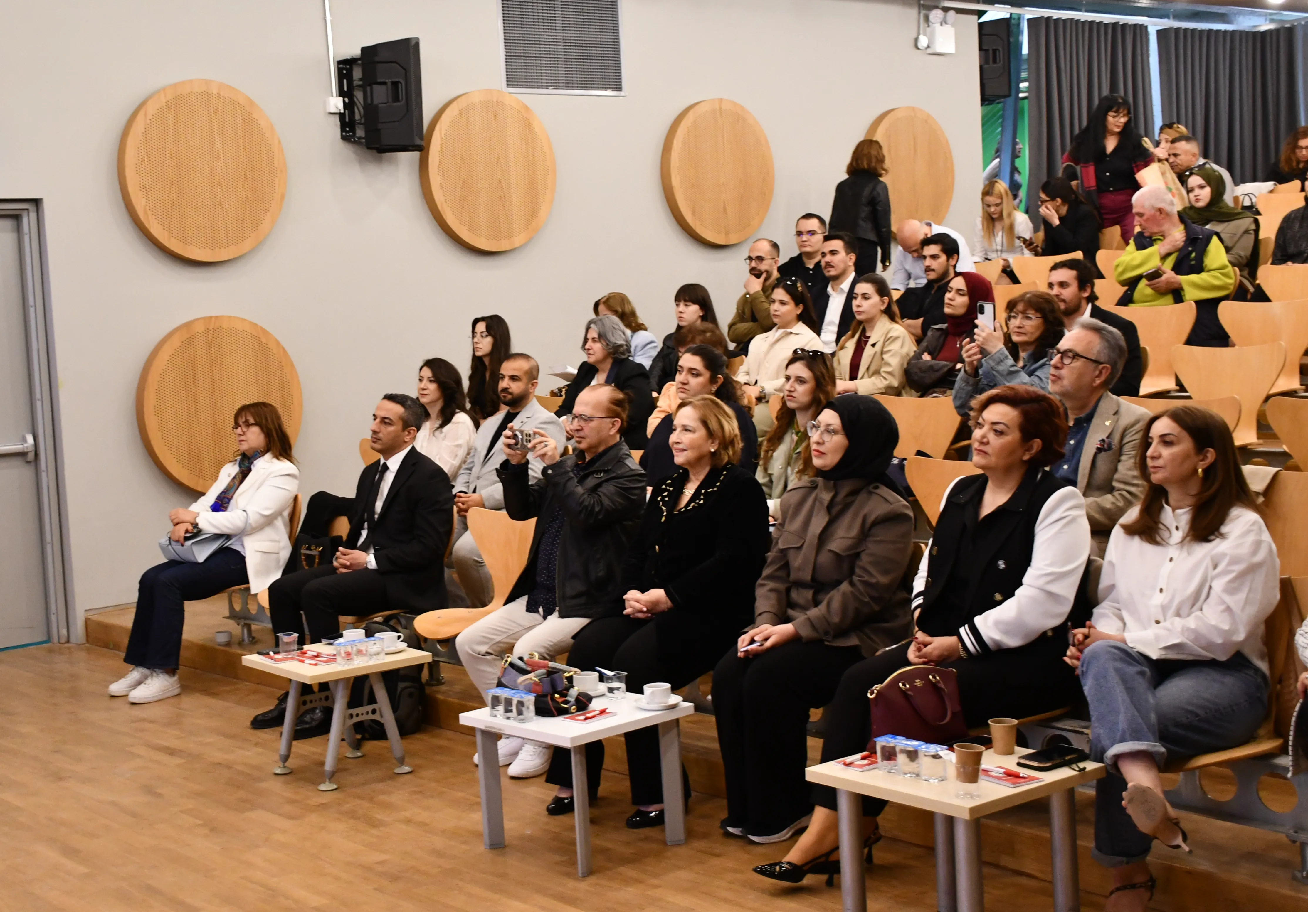Afet ve Acil Durumlarda İlaç ve Sağlık Hizmetleri Sempozyumu Gerçekleştirildi