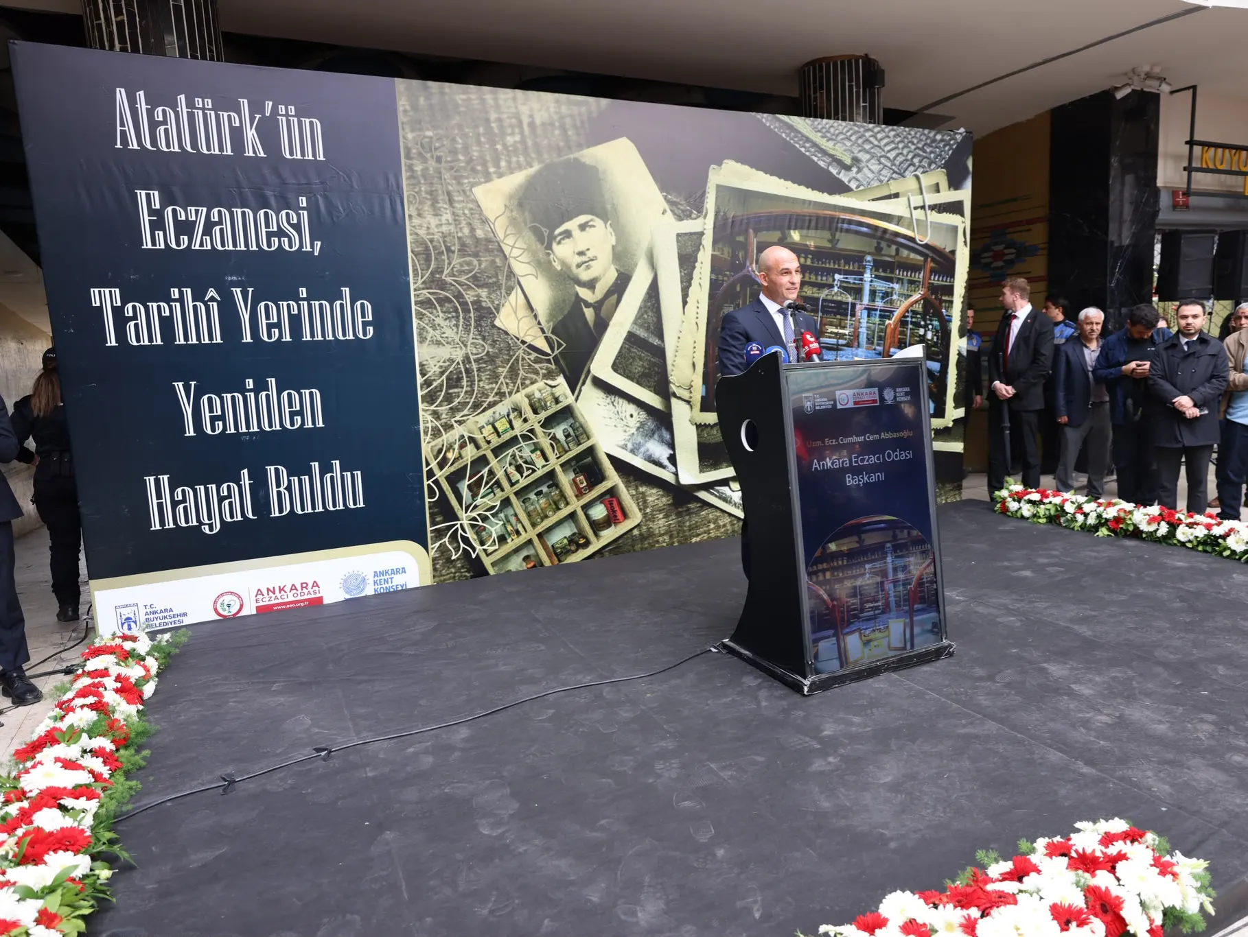 Ankara Eczacılık Tarihi Sergi Evi Açıldı