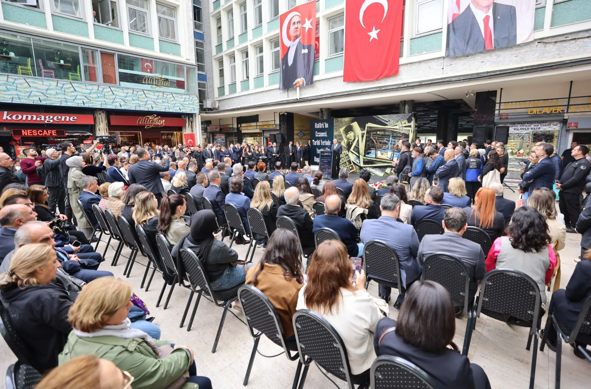 Ankara Eczacılık Tarihi Sergi Evi Açıldı