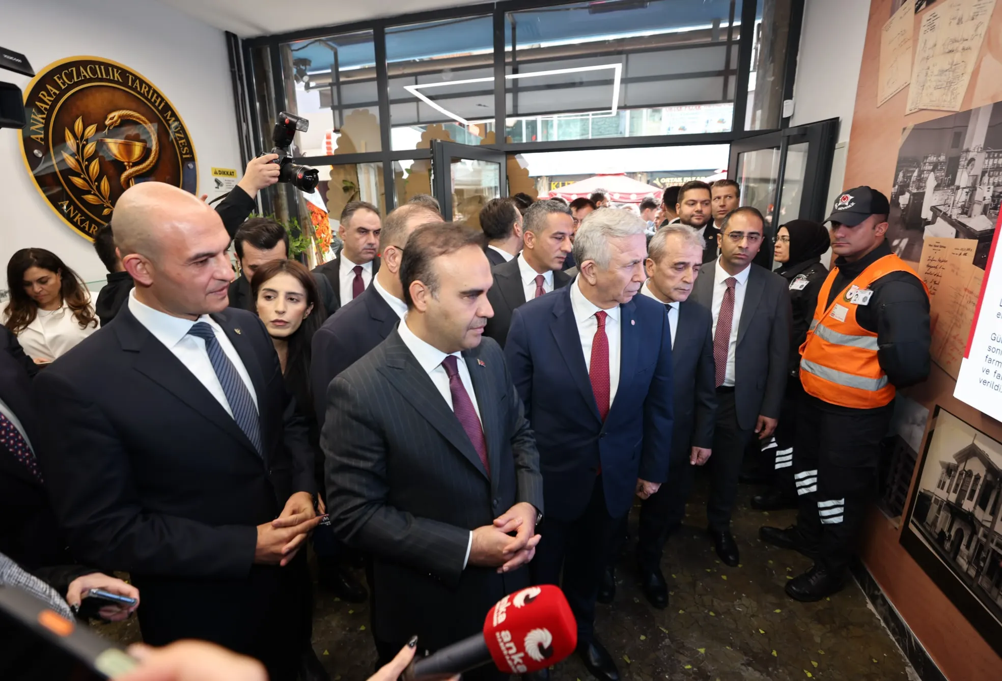Ankara Eczacılık Tarihi Sergi Evi Açıldı