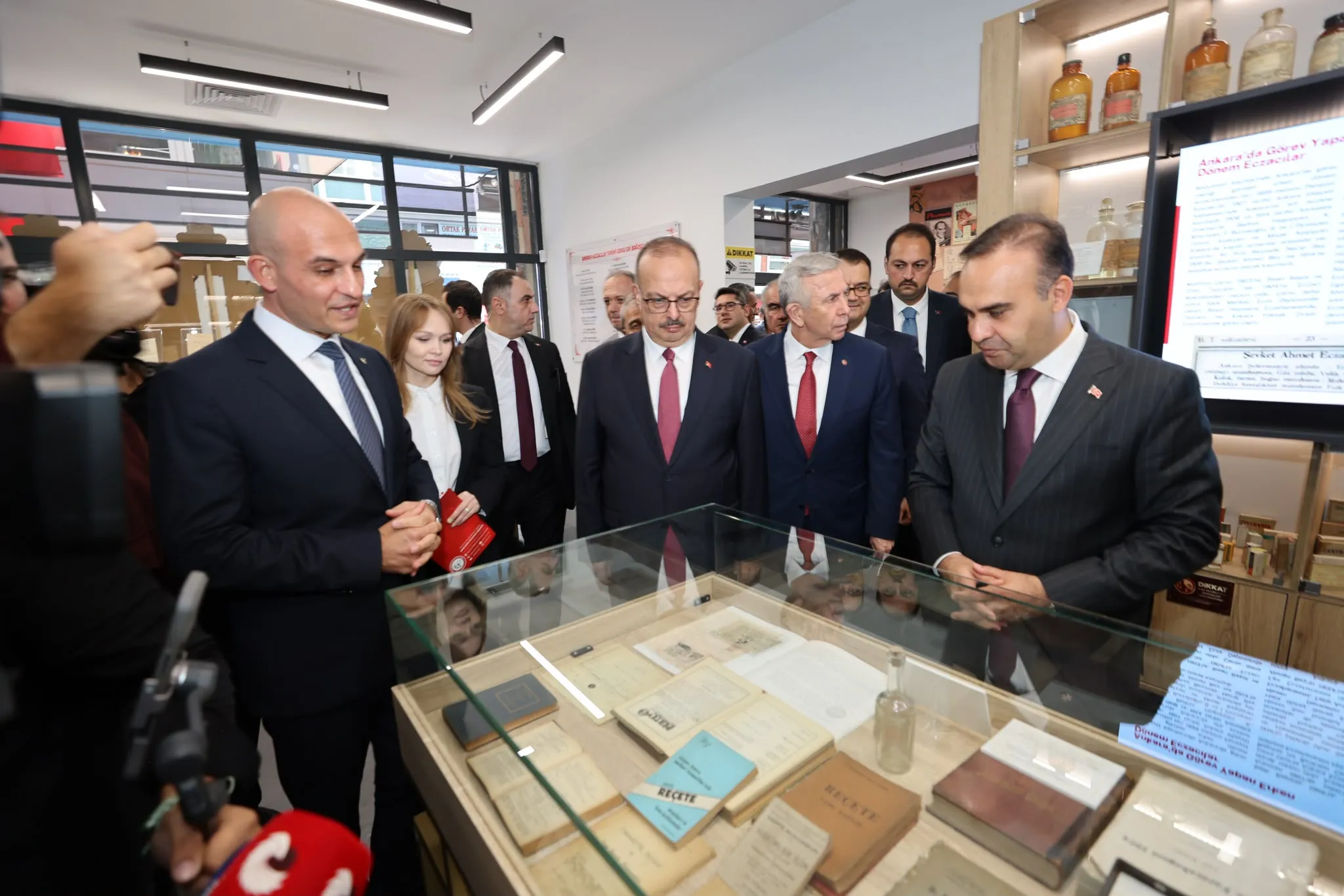 Ankara Eczacılık Tarihi Sergi Evi Açıldı